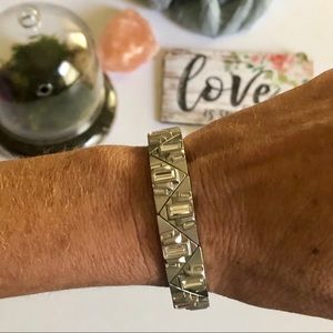 EUC Lia Sophia “Villette” stretch Bracelet